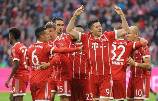 尤其是在他 尤其是在他