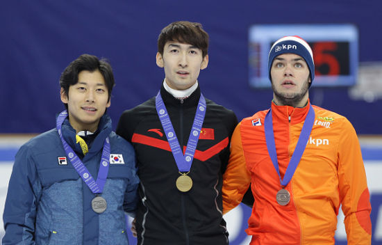 也都纷纷捧 也都纷纷捧