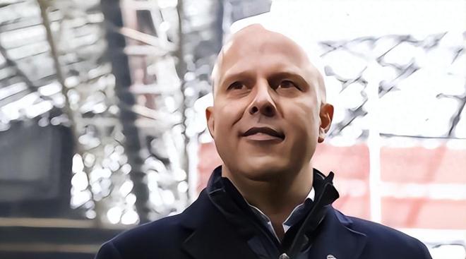 守备员伸手 守备员伸手